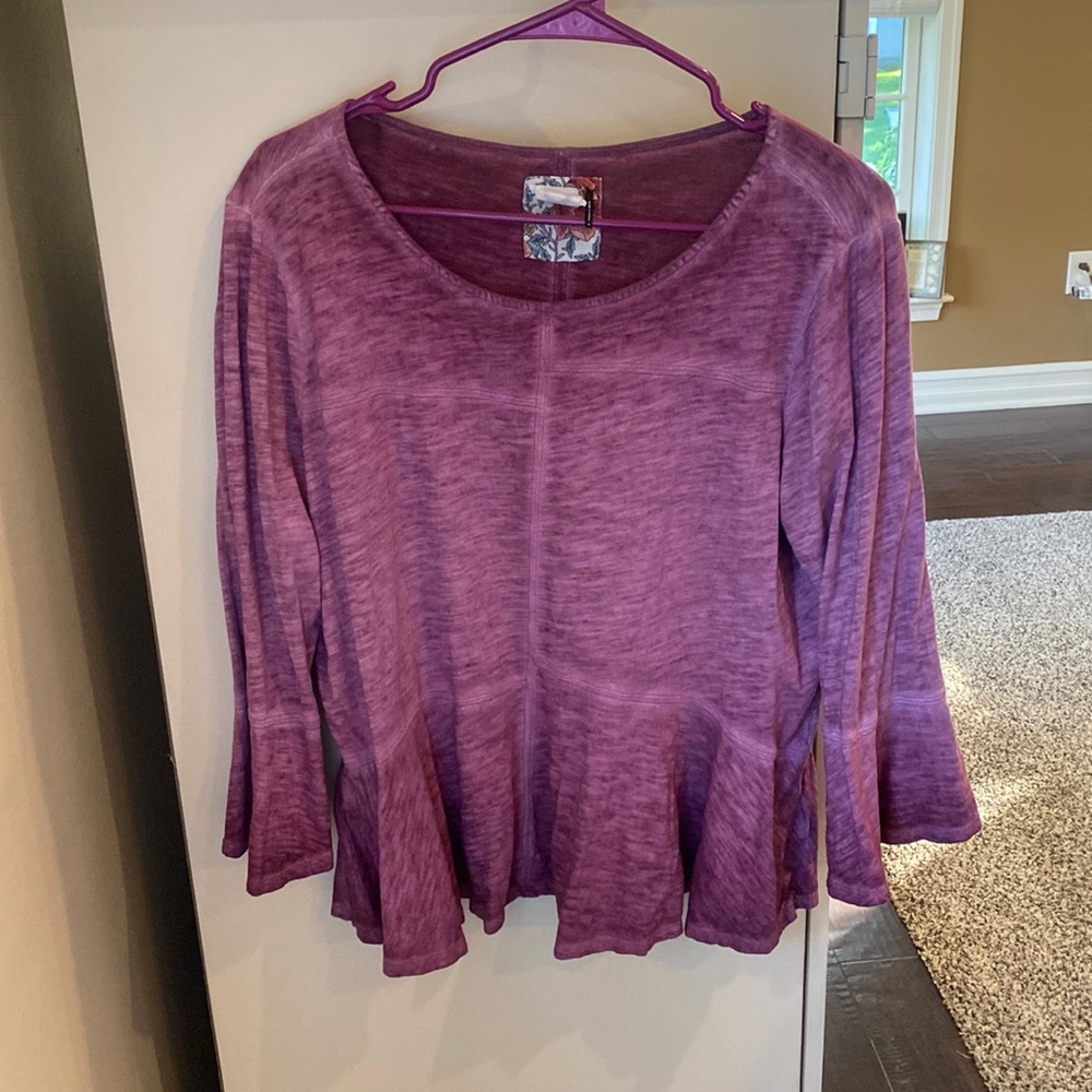 Women’s Akeni + Kin long-sleeve trumpet sleeve shirt